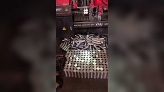 Automazione della lavorazione CNC di barre di alluminio di precisione